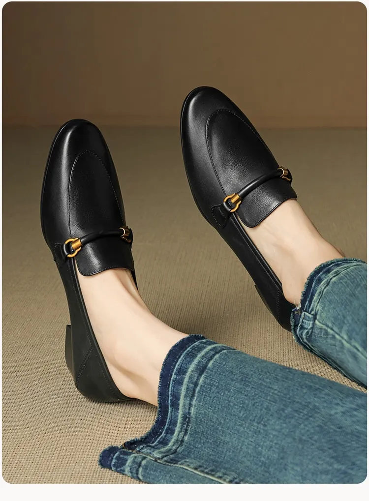 Early spring single shoes, round toe, chunky heel, mid-heel, slip-on, off-white, black, brown.