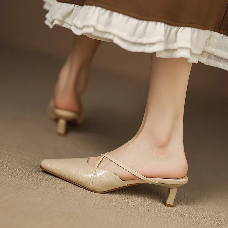 Retro low-heeled crisscross strap sexy fashion sandals in off-white and brown