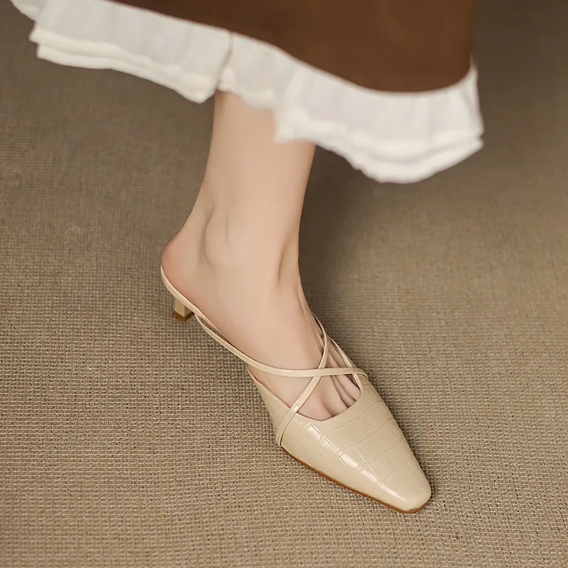 Retro low-heeled crisscross strap sexy fashion sandals in off-white and brown