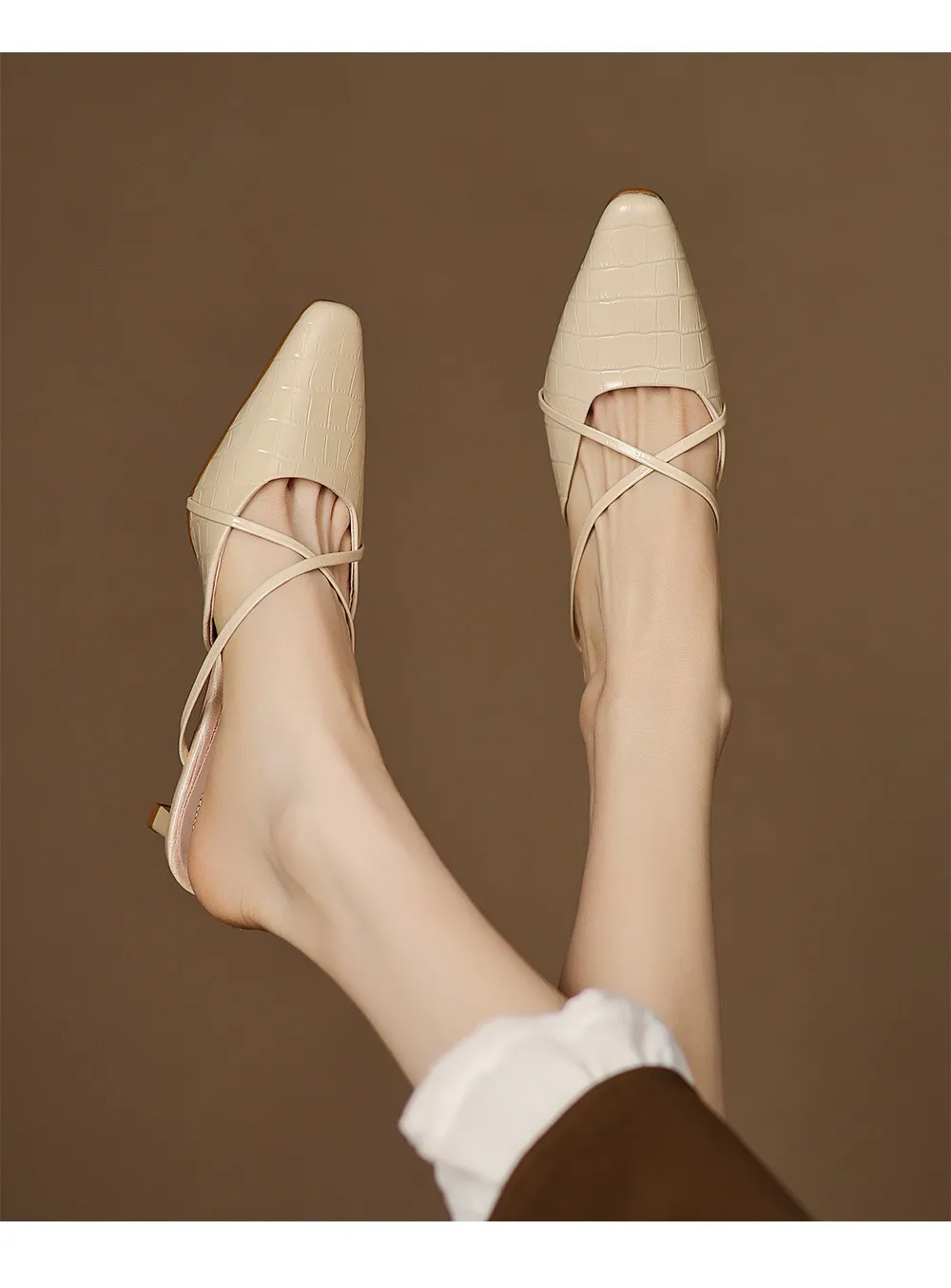 Retro low-heeled crisscross strap sexy fashion sandals in off-white and brown
