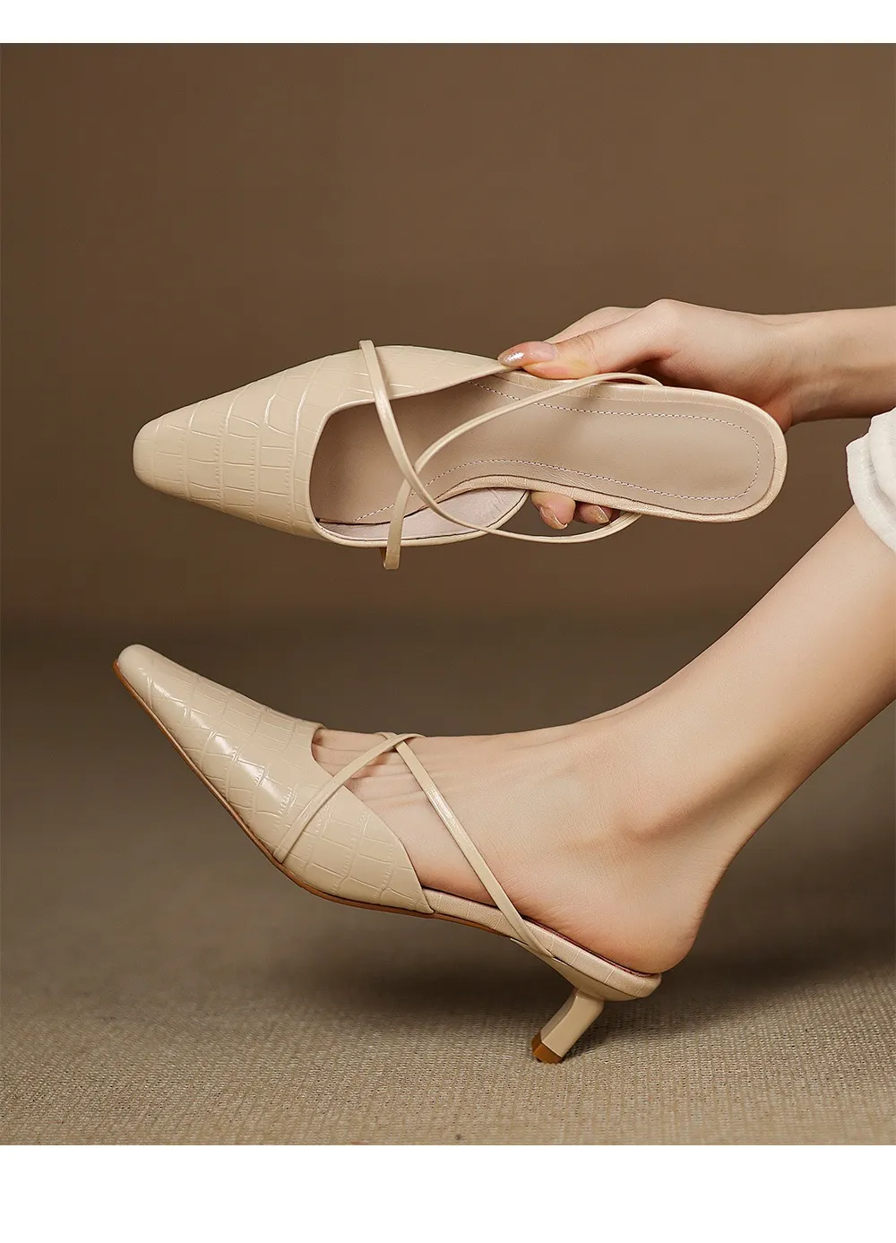Retro low-heeled crisscross strap sexy fashion sandals in off-white and brown