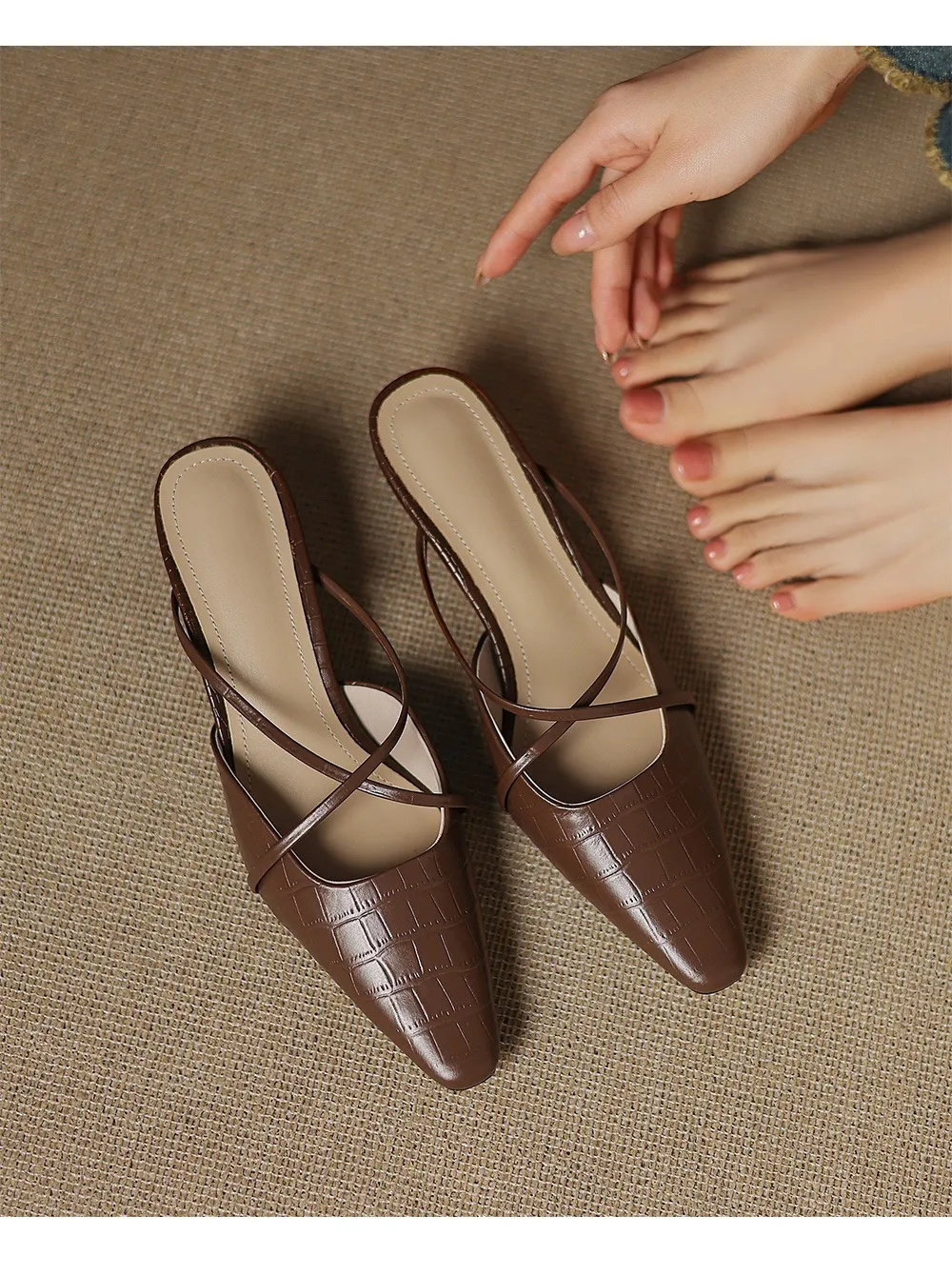 Retro low-heeled crisscross strap sexy fashion sandals in off-white and brown