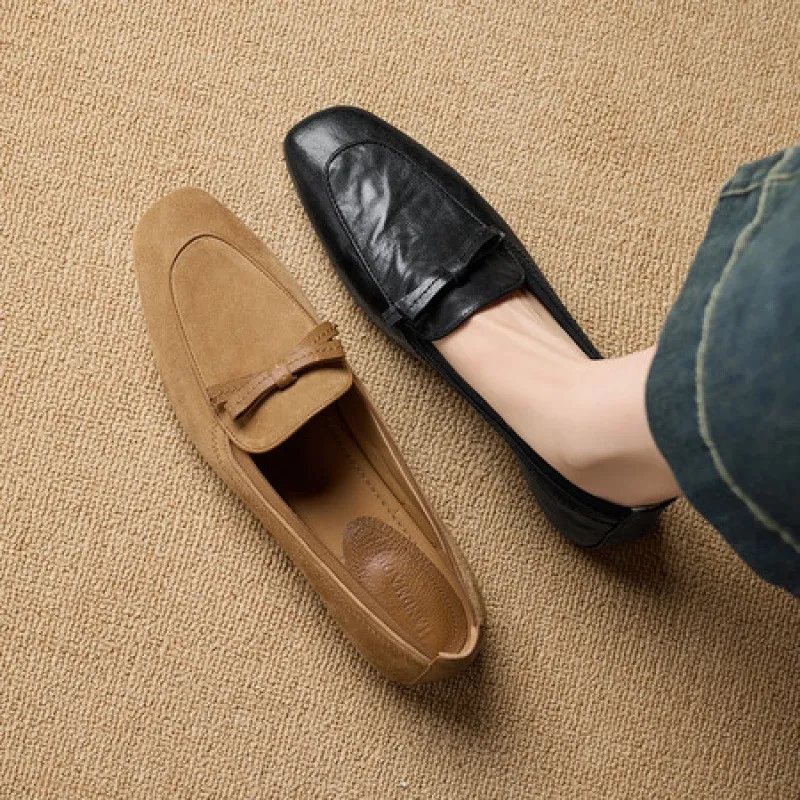 Elegant and stylish soft leather bow loafers, square toe, slip-on, fashionable and comfortable flat shoes for women, perfect for spring.