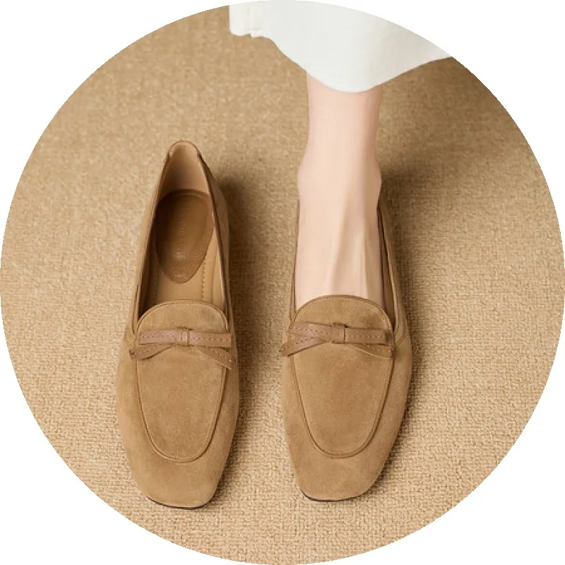 Elegant and stylish soft leather bow loafers, square toe, slip-on, fashionable and comfortable flat shoes for women, perfect for spring.