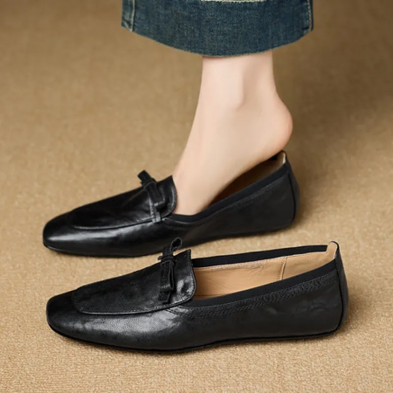 Elegant and stylish soft leather bow loafers, square toe, slip-on, fashionable and comfortable flat shoes for women, perfect for spring.