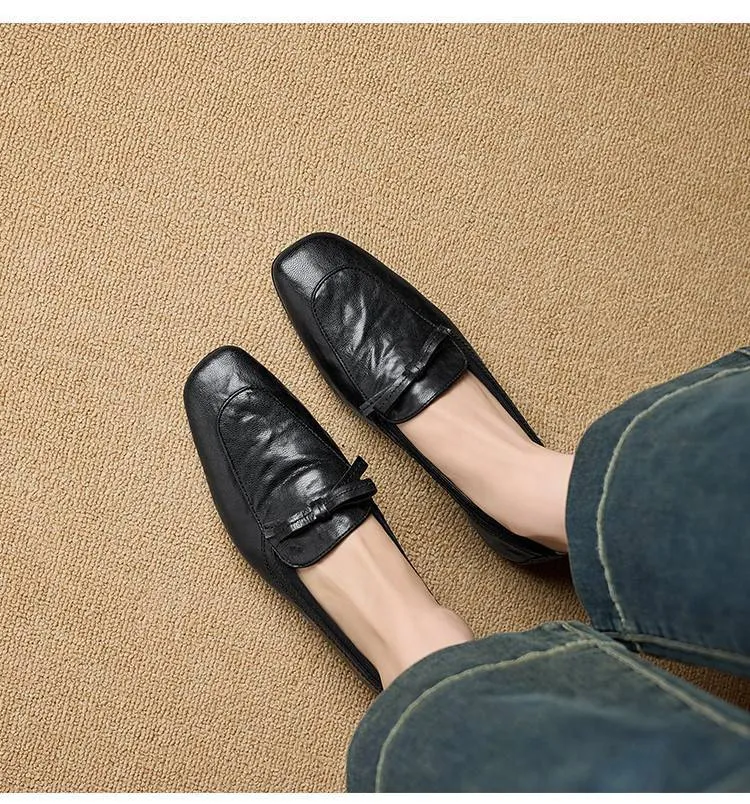 Elegant and stylish soft leather bow loafers, square toe, slip-on, fashionable and comfortable flat shoes for women, perfect for spring.