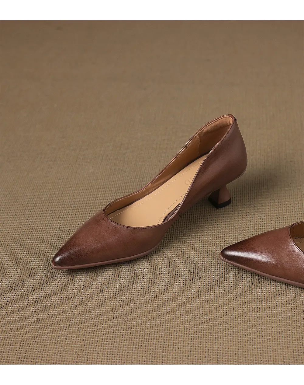 Early spring slip-on high heels, soft pointed toes, elegant and stylish women's shoes