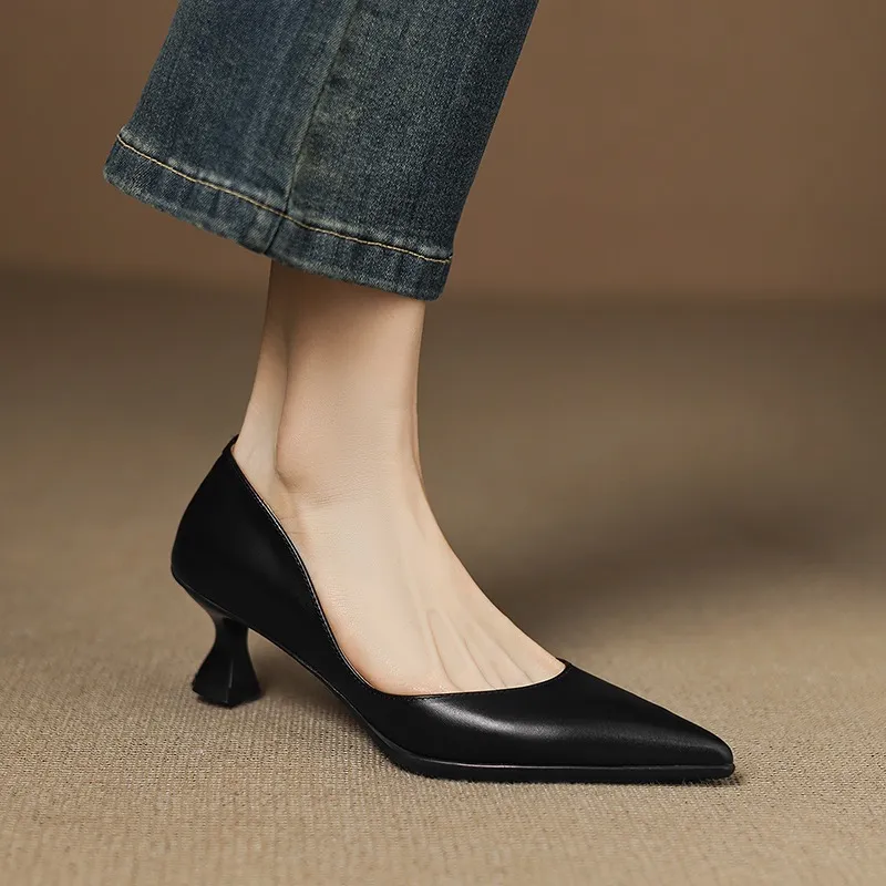 Early spring slip-on high heels, soft pointed toes, elegant and stylish women's shoes