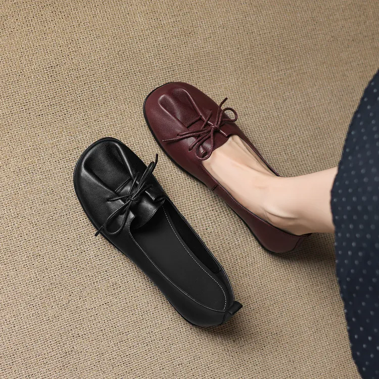 Early spring flat round-toe sheepskin women's shoes, burgundy and black, 1-29u