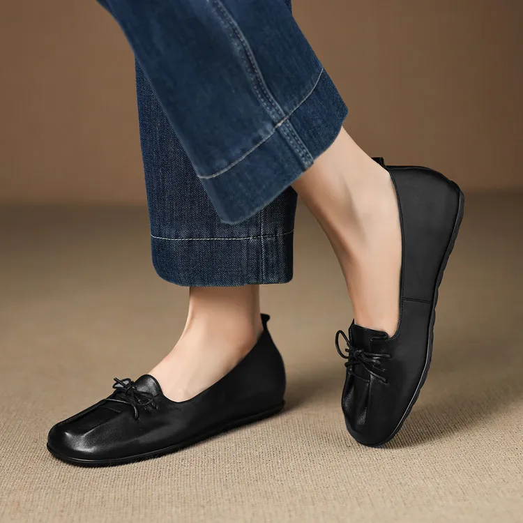 Early spring flat round-toe sheepskin women's shoes, burgundy and black, 1-29u