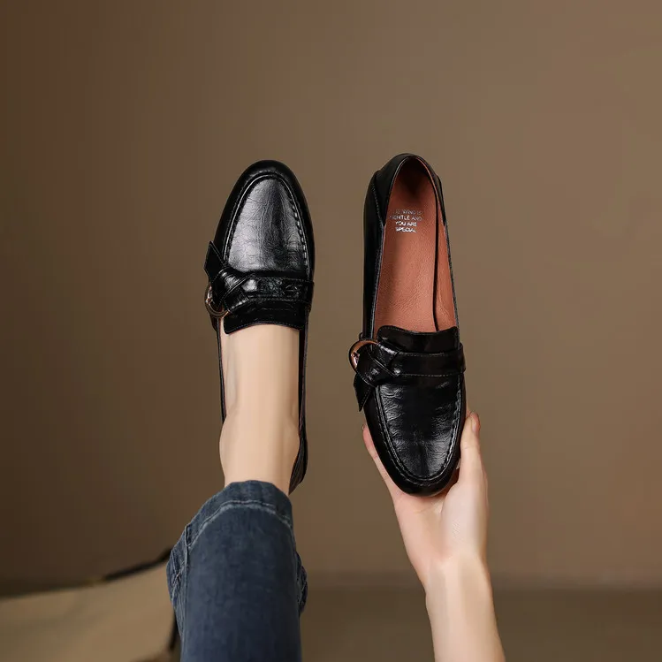 Plus-size women's shoes, spring and autumn cowhide loafers, women's belt buckle single shoes, retro small leather shoes