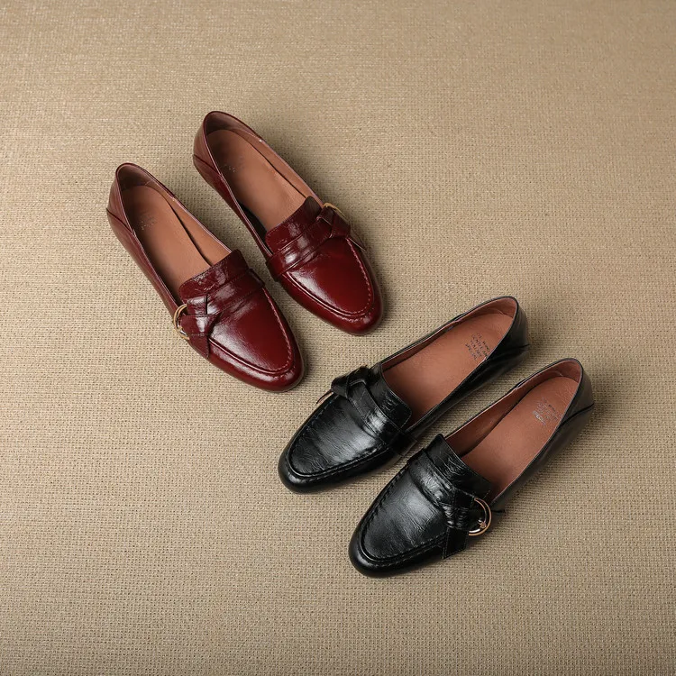 Plus-size women's shoes, spring and autumn cowhide loafers, women's belt buckle single shoes, retro small leather shoes