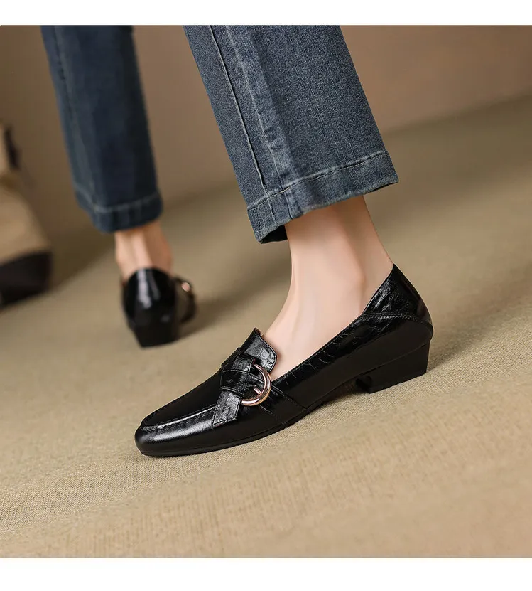 Plus-size women's shoes, spring and autumn cowhide loafers, women's belt buckle single shoes, retro small leather shoes