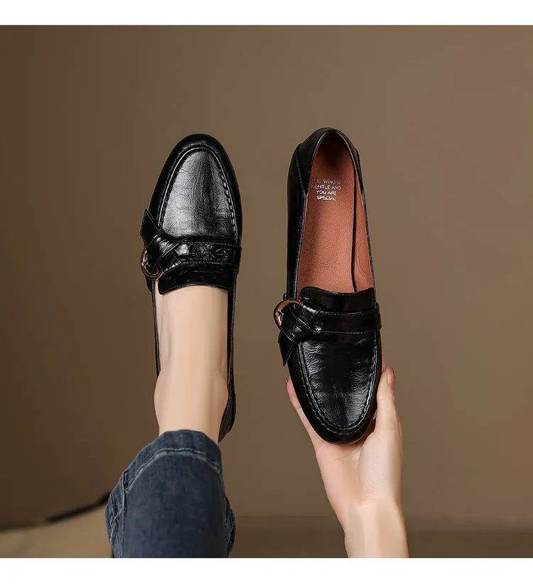 Plus-size women's shoes, spring and autumn cowhide loafers, women's belt buckle single shoes, retro small leather shoes
