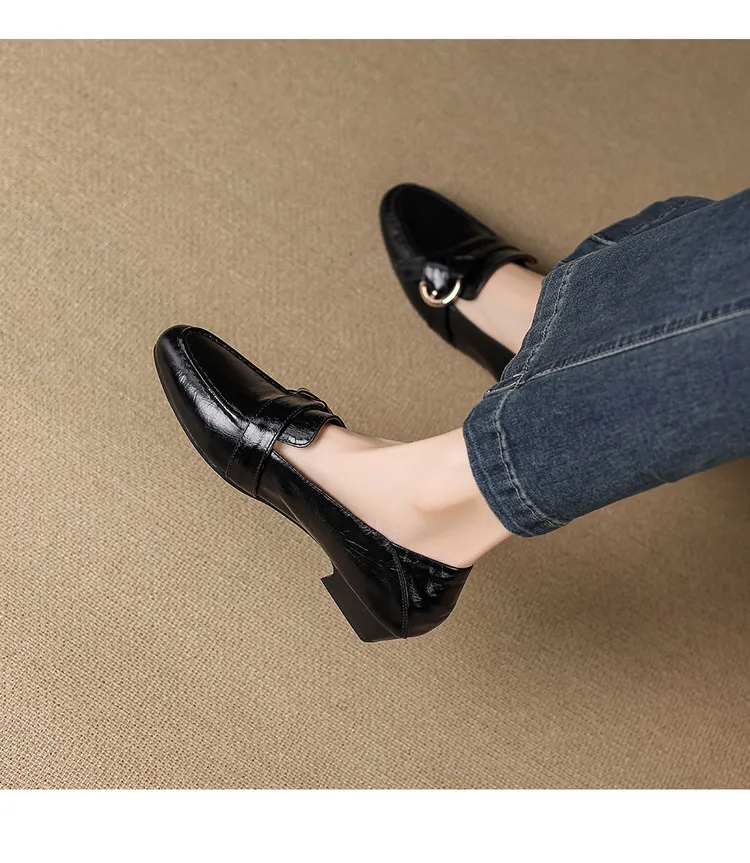 Plus-size women's shoes, spring and autumn cowhide loafers, women's belt buckle single shoes, retro small leather shoes