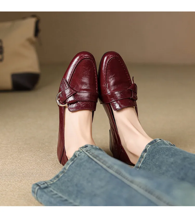 Plus-size women's shoes, spring and autumn cowhide loafers, women's belt buckle single shoes, retro small leather shoes
