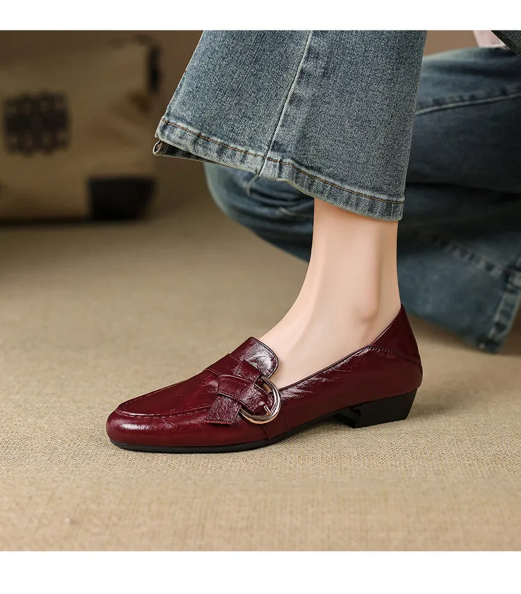 Plus-size women's shoes, spring and autumn cowhide loafers, women's belt buckle single shoes, retro small leather shoes