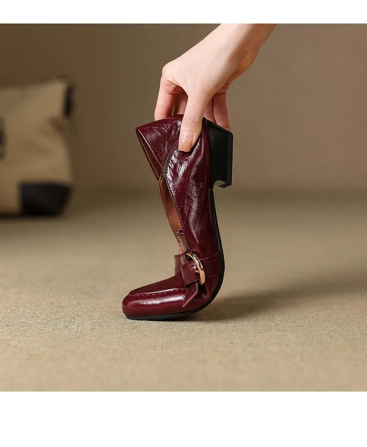 Plus-size women's shoes, spring and autumn cowhide loafers, women's belt buckle single shoes, retro small leather shoes