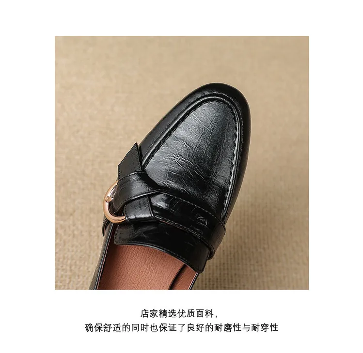 Plus-size women's shoes, spring and autumn cowhide loafers, women's belt buckle single shoes, retro small leather shoes