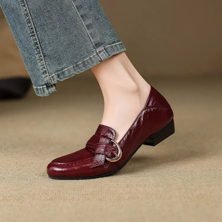 Plus-size women's shoes, spring and autumn cowhide loafers, women's belt buckle single shoes, retro small leather shoes