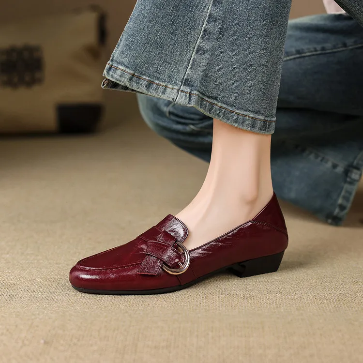 Plus-size women's shoes, spring and autumn cowhide loafers, women's belt buckle single shoes, retro small leather shoes