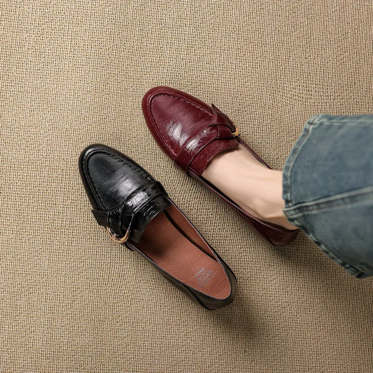 Plus-size women's shoes, spring and autumn cowhide loafers, women's belt buckle single shoes, retro small leather shoes