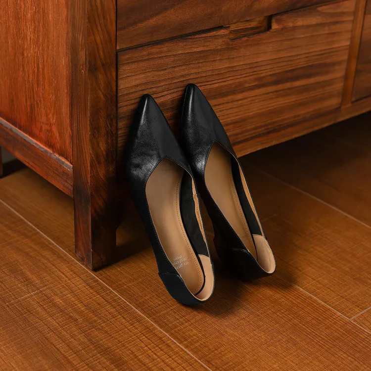 Early spring single-shoe wedge heel pointed toe low-cut sheepskin fashion women's shoes 3-7a one piece