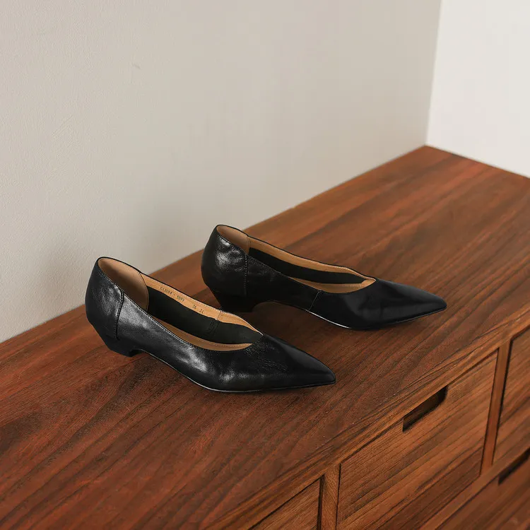 Early spring single-shoe wedge heel pointed toe low-cut sheepskin fashion women's shoes 3-7a one piece