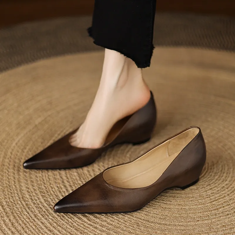 Spring and Autumn Retro Elegant Hidden Wedge Pointed Toe Women's Shoes Simple and Stylish Commuter Soft Sole Low Mouth Single Shoes
