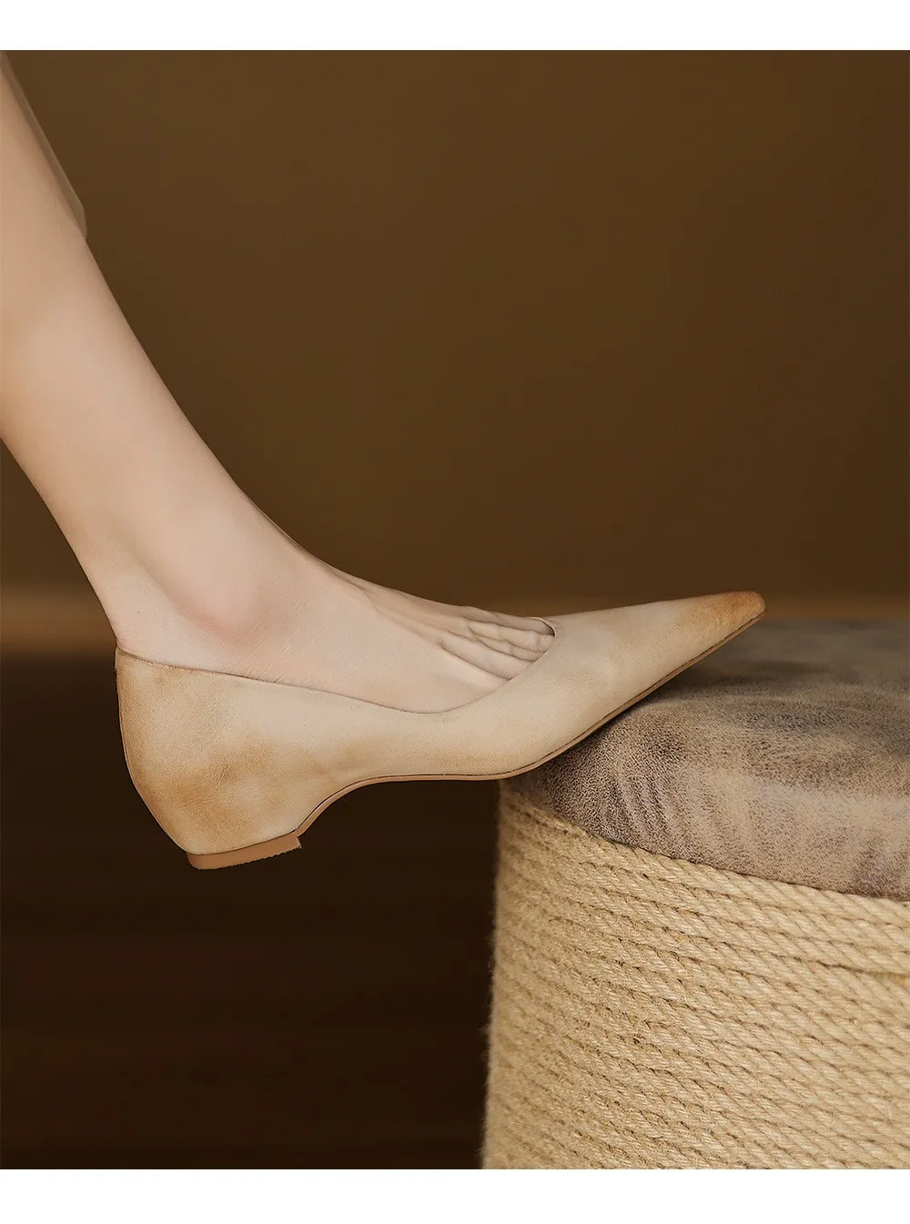 Spring and Autumn Retro Elegant Hidden Wedge Pointed Toe Women's Shoes Simple and Stylish Commuter Soft Sole Low Mouth Single Shoes