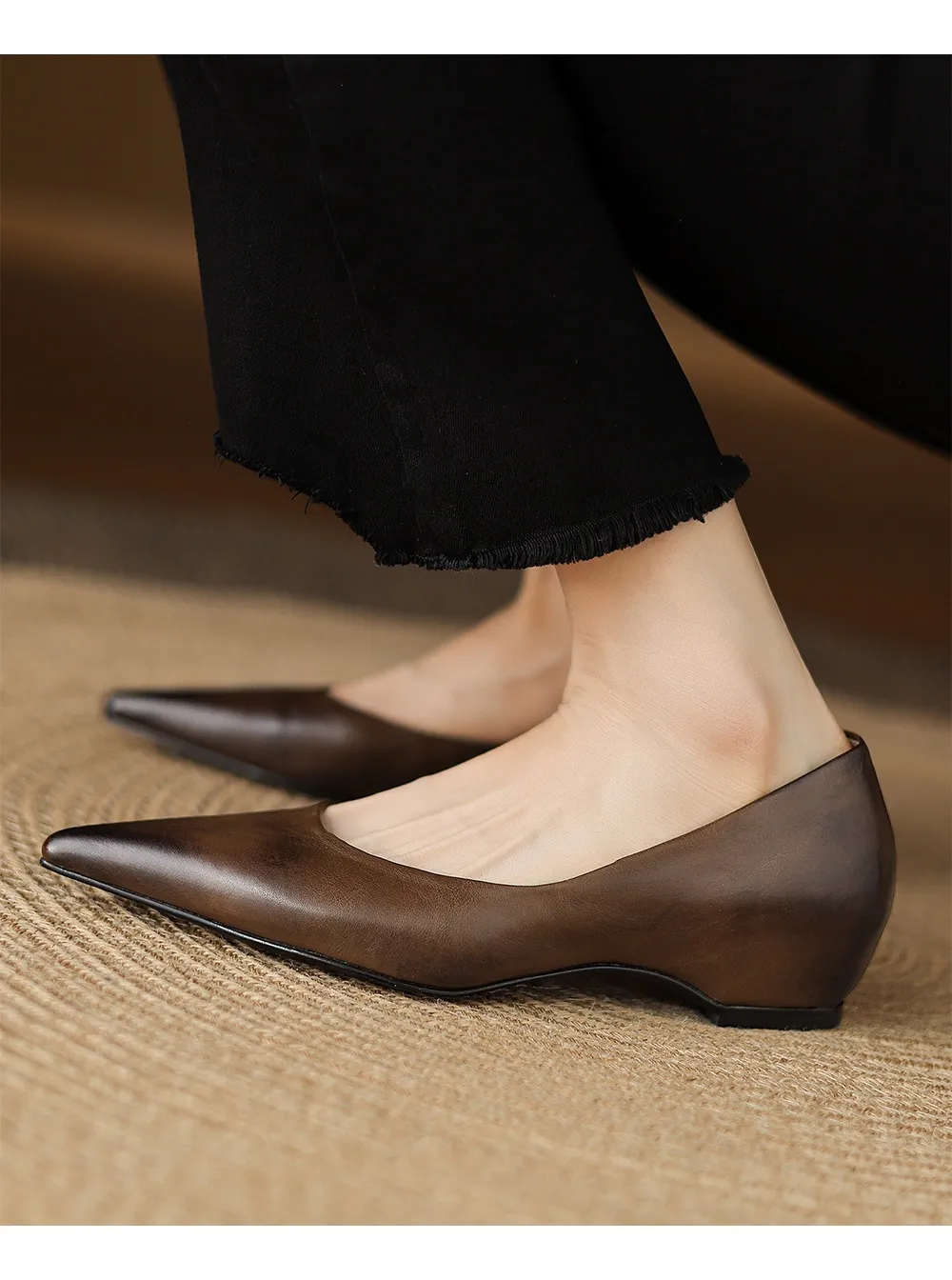 Spring and Autumn Retro Elegant Hidden Wedge Pointed Toe Women's Shoes Simple and Stylish Commuter Soft Sole Low Mouth Single Shoes