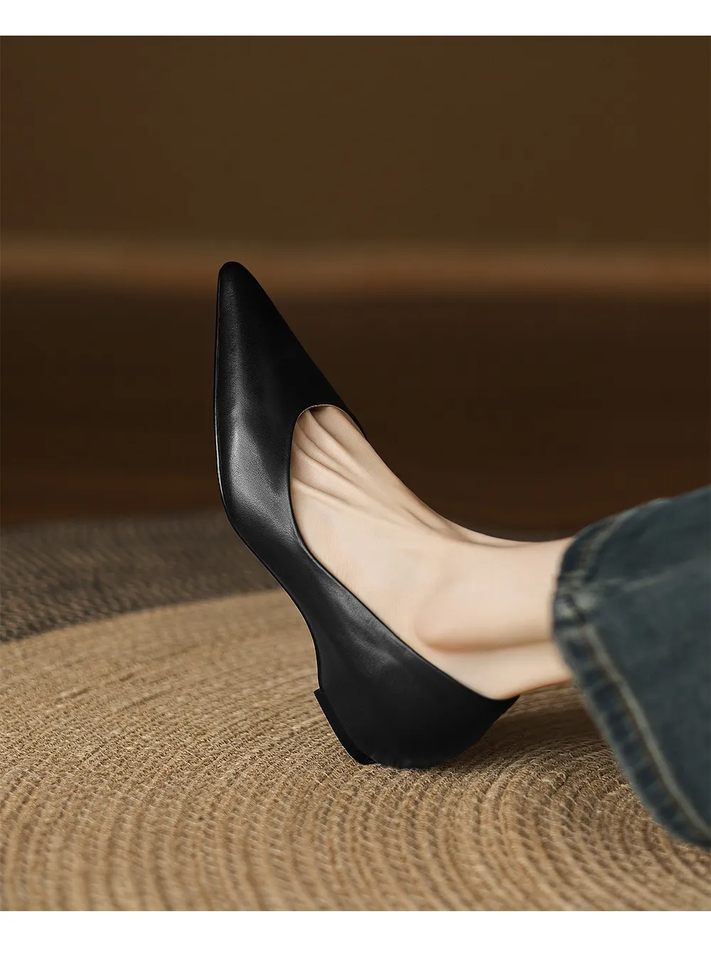 Spring and Autumn Retro Elegant Hidden Wedge Pointed Toe Women's Shoes Simple and Stylish Commuter Soft Sole Low Mouth Single Shoes