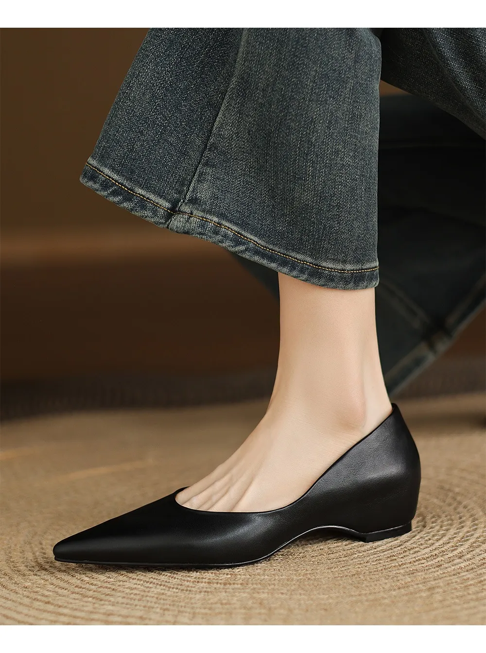 Spring and Autumn Retro Elegant Hidden Wedge Pointed Toe Women's Shoes Simple and Stylish Commuter Soft Sole Low Mouth Single Shoes