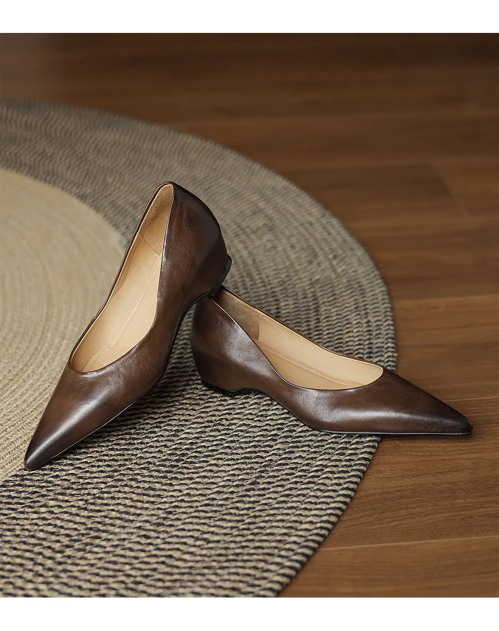 Spring and Autumn Retro Elegant Hidden Wedge Pointed Toe Women's Shoes Simple and Stylish Commuter Soft Sole Low Mouth Single Shoes