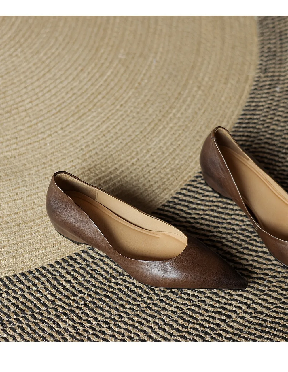 Spring and Autumn Retro Elegant Hidden Wedge Pointed Toe Women's Shoes Simple and Stylish Commuter Soft Sole Low Mouth Single Shoes