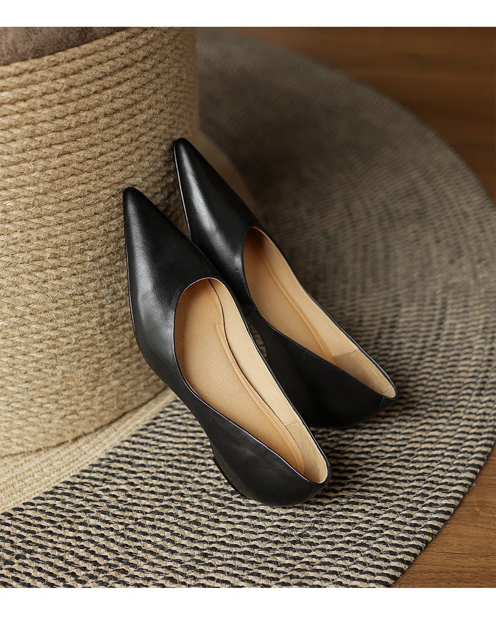 Spring and Autumn Retro Elegant Hidden Wedge Pointed Toe Women's Shoes Simple and Stylish Commuter Soft Sole Low Mouth Single Shoes