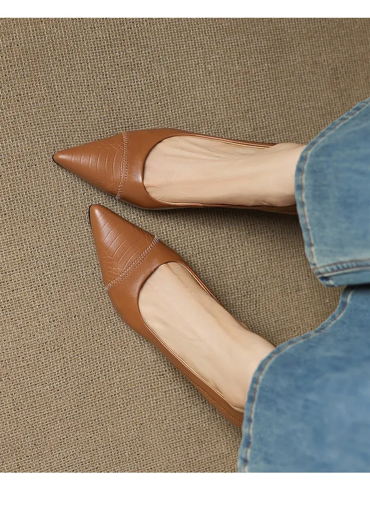 Women's shoes with a simple, pointed toe and stiletto heel, perfect for spring and autumn. 7.5cm high heel. Made of cowhide.
