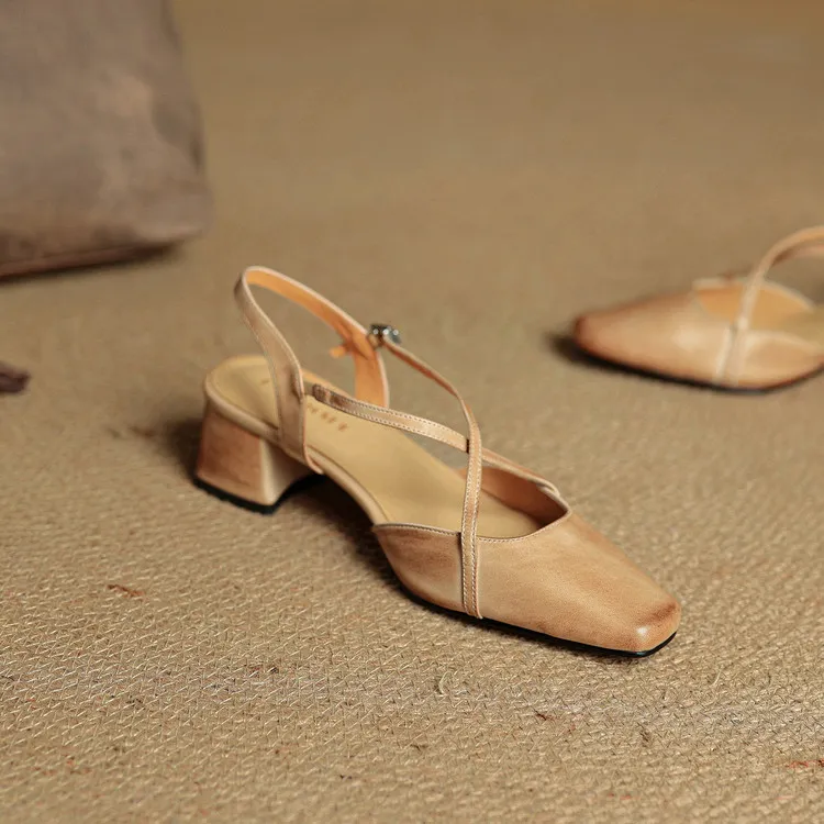 Real-life video of women's spring/summer cross-strap sandals, square toe, chunky heel, mid-to-high heel, cowhide fashion shoes.