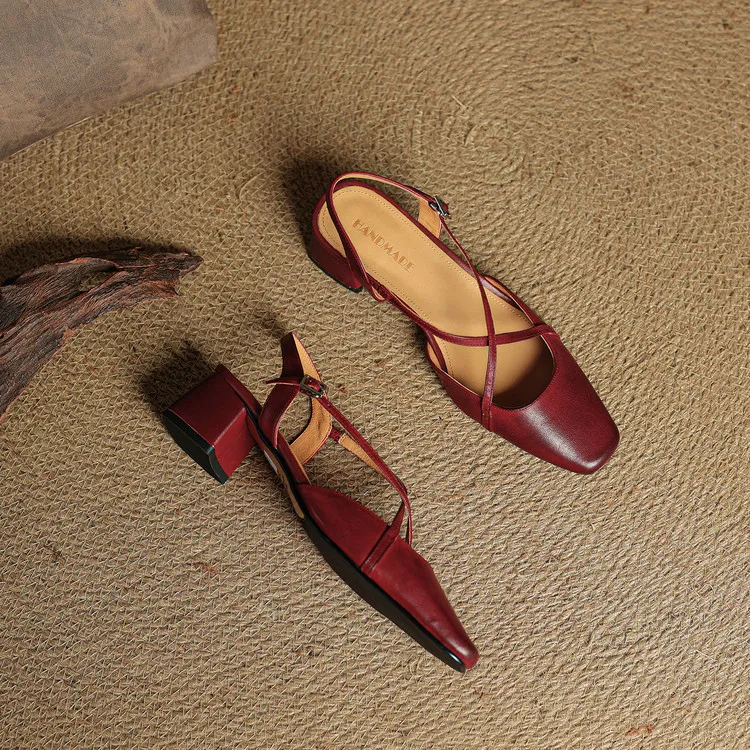 Real-life video of women's spring/summer cross-strap sandals, square toe, chunky heel, mid-to-high heel, cowhide fashion shoes.