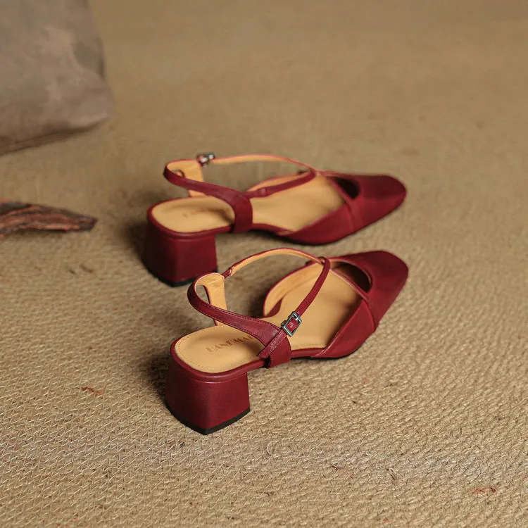 Real-life video of women's spring/summer cross-strap sandals, square toe, chunky heel, mid-to-high heel, cowhide fashion shoes.