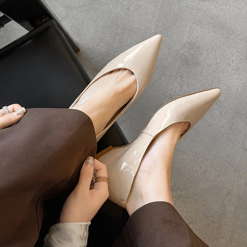 Spring pointed-toe slip-on patent leather single shoes 3-19k