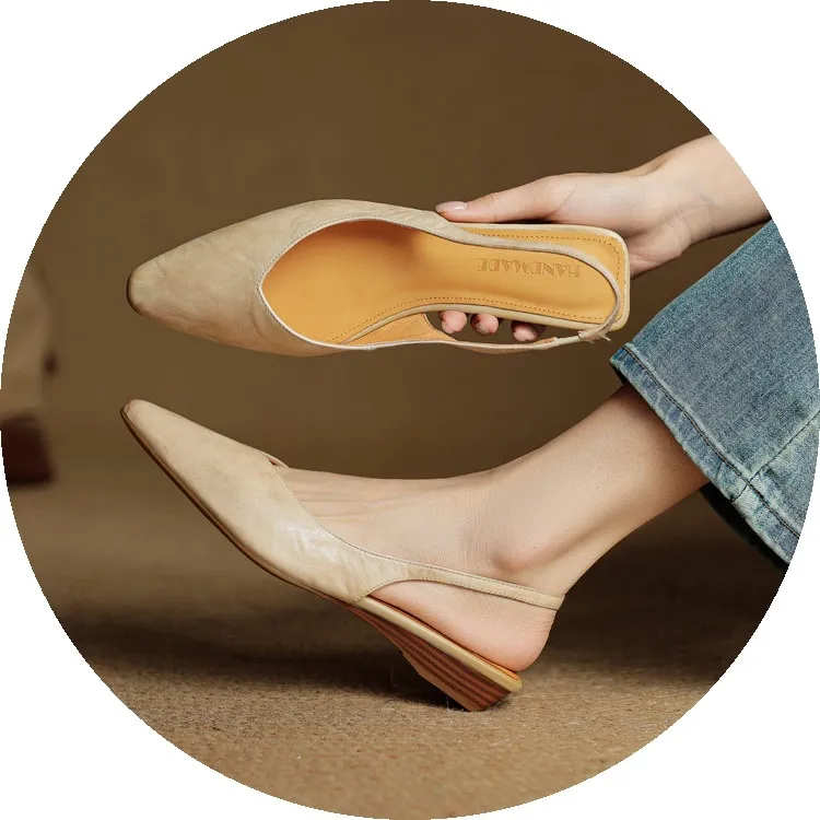 Summer sandals with square toe, chunky heel, wedge heel, closed toe, and open back – fashionable women's shoes