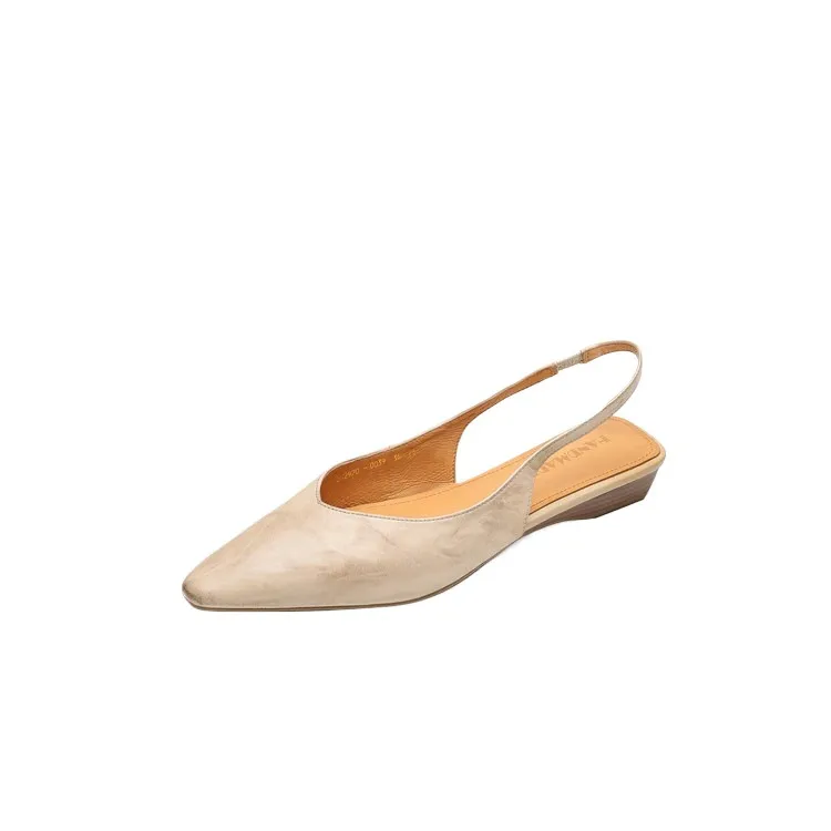 Summer sandals with square toe, chunky heel, wedge heel, closed toe, and open back – fashionable women's shoes