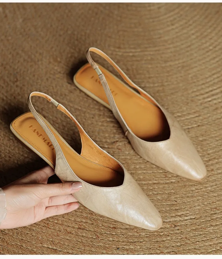 Summer sandals with square toe, chunky heel, wedge heel, closed toe, and open back – fashionable women's shoes
