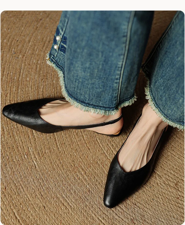 Summer sandals with square toe, chunky heel, wedge heel, closed toe, and open back – fashionable women's shoes