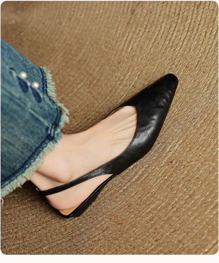 Summer sandals with square toe, chunky heel, wedge heel, closed toe, and open back – fashionable women's shoes