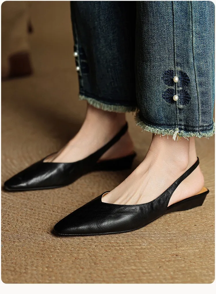 Summer sandals with square toe, chunky heel, wedge heel, closed toe, and open back – fashionable women's shoes