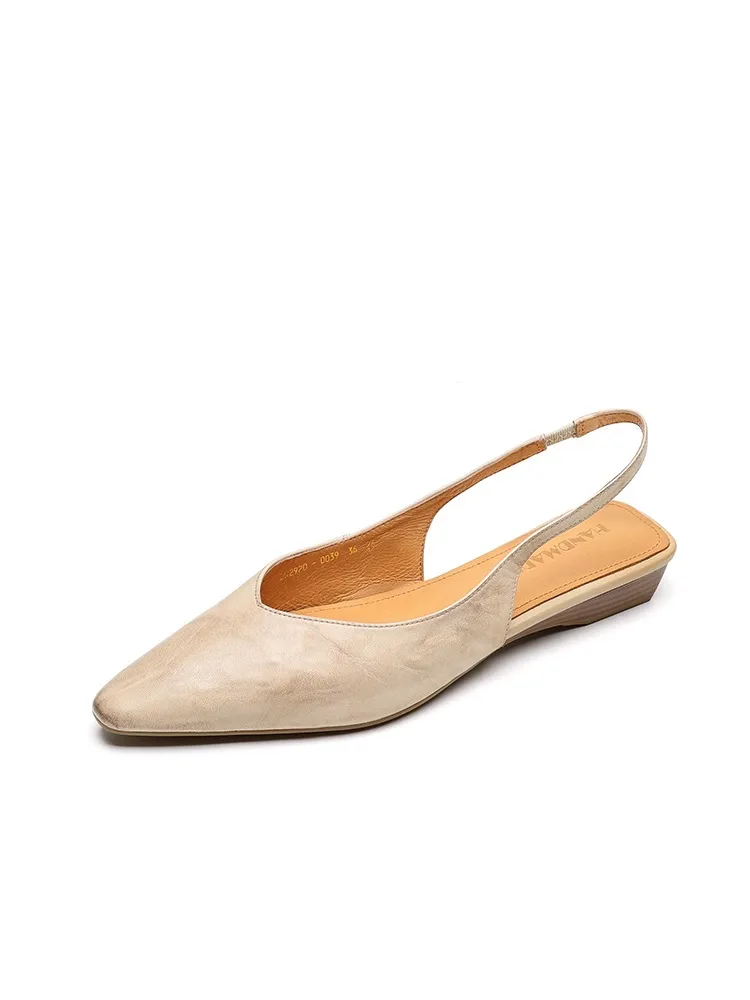 Summer sandals with square toe, chunky heel, wedge heel, closed toe, and open back – fashionable women's shoes