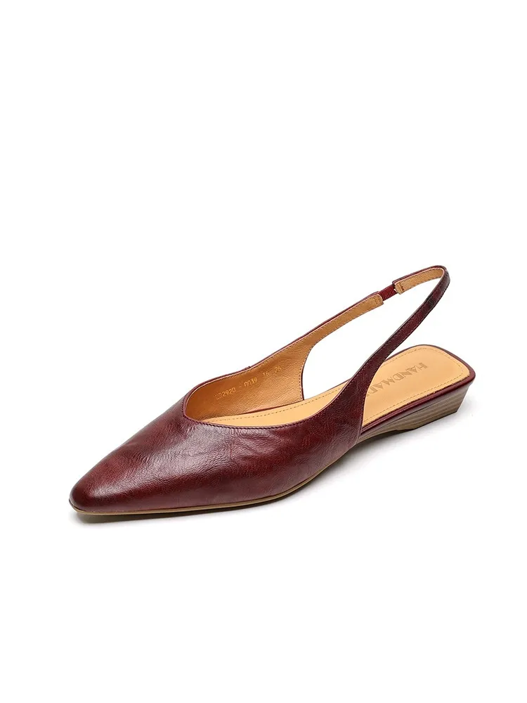 Summer sandals with square toe, chunky heel, wedge heel, closed toe, and open back – fashionable women's shoes