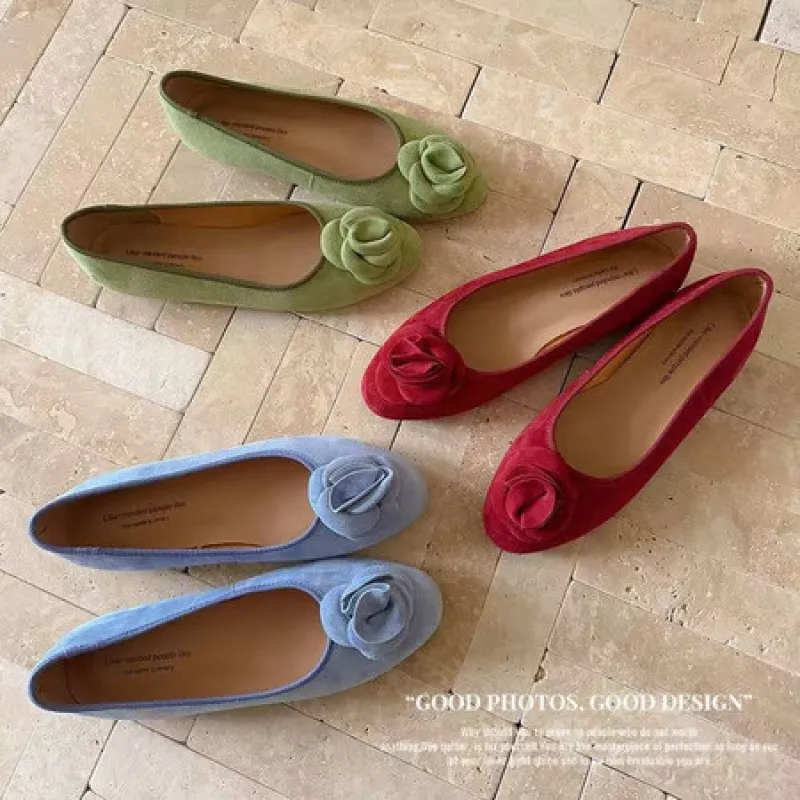 Springtime low-cut floral flat comfortable women's shoes in blue, red, and green